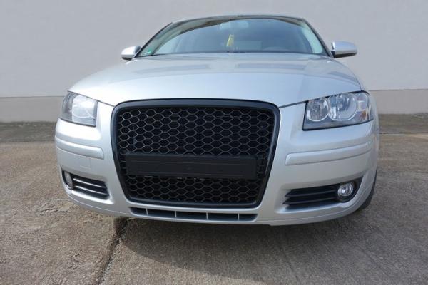Passend für Audi A3 8P Grill 05-08 mit Emblemhalter